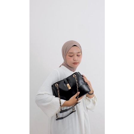 Shoulderbag/Slingbag Code TALYA 3 Ruang