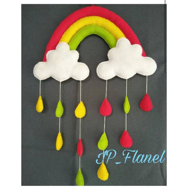 Gantungan awan pelangi flanel