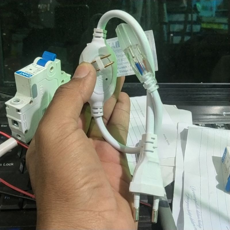 Adaptor soket LED setrip 5050 220v / Adaptor Lampu LED selang