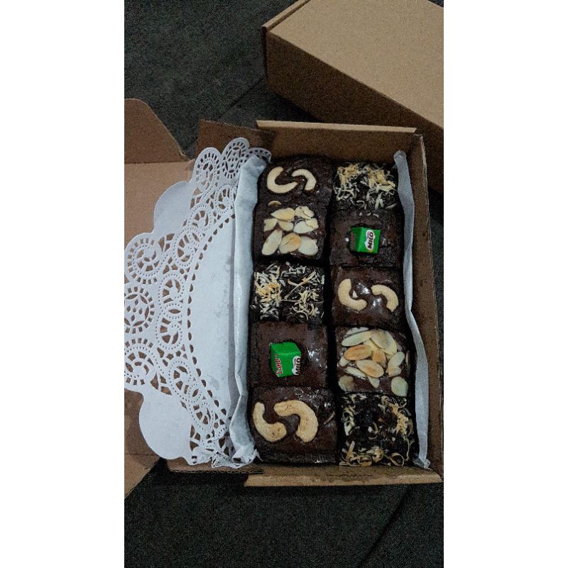 

FUDGY BROWNIES 20x10cm