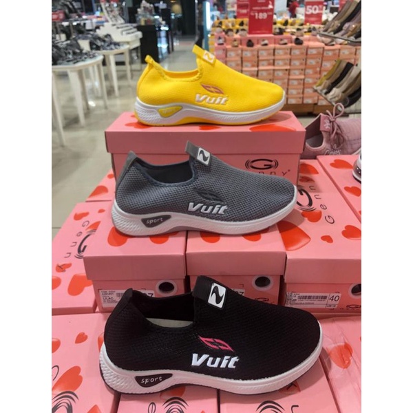 Sepatu sneakers brand Genny