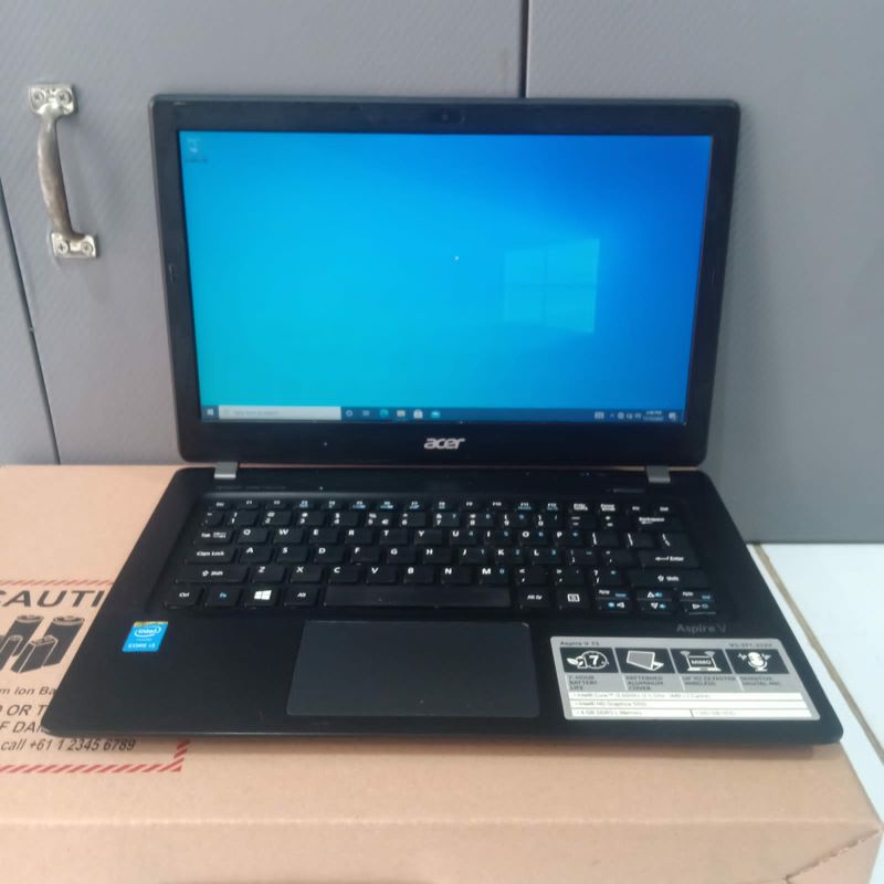 Laptop Acer Aspire V3-371 intel Cor i3-5005U Ram 4GB HDD 500GB HD Graphic 5500 Layar 14 inch Windows 10