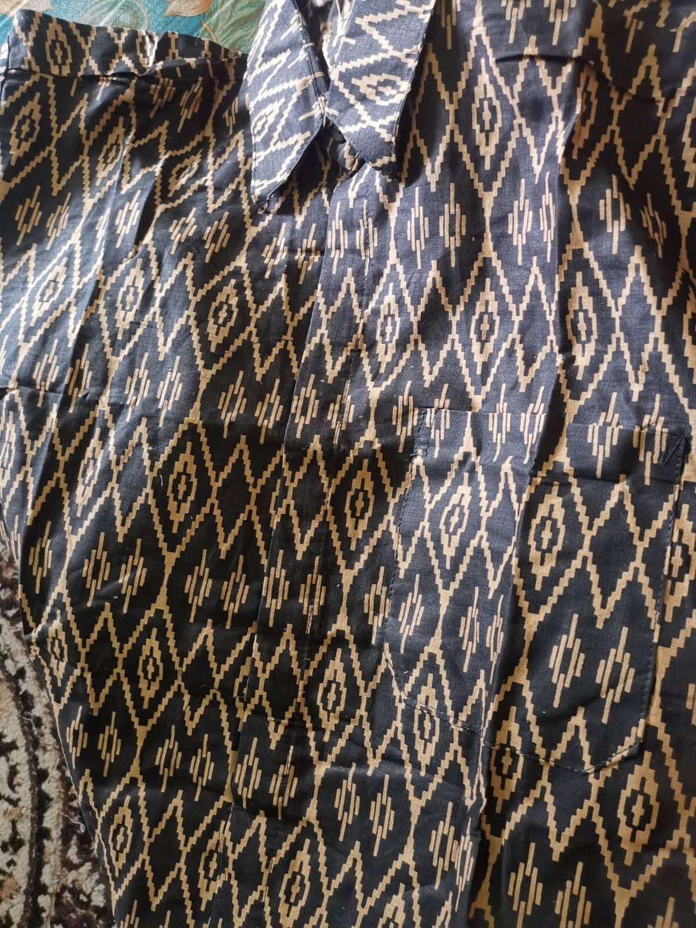 Kemeja Batik Lengan Panjang Motif Sogan