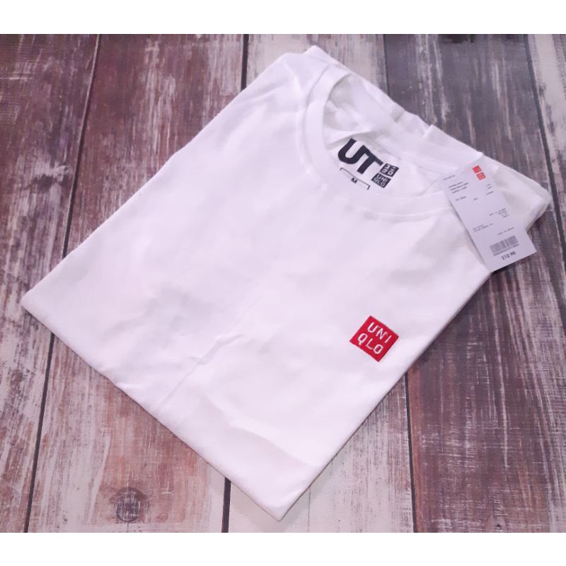 KAOS UNIQLO