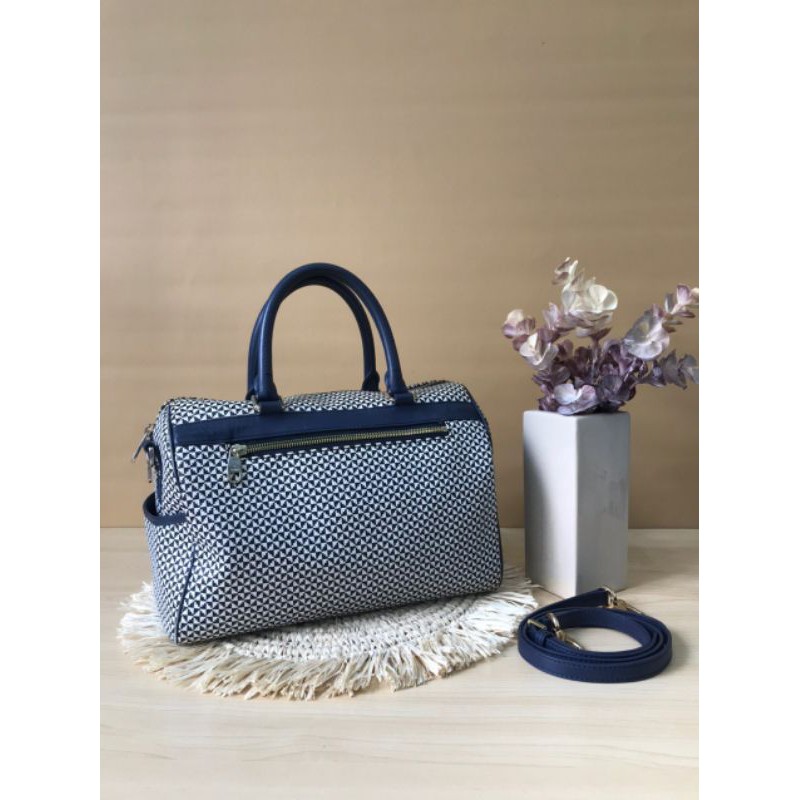 Bonia Speedy Catur Size 30