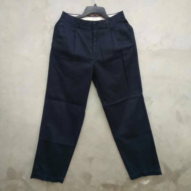 Celana Chinos UNIQLO Regular Fit Black CH11 Second Original