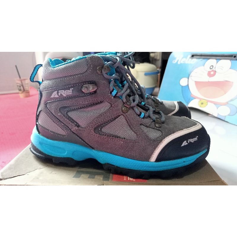 Preloved Sepatu Gunung Rei