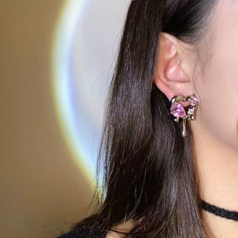 Anting Berlian Imitasi Bentuk Hati Warna Pink Bahan Alloy Gaya Korea Untuk Wanita