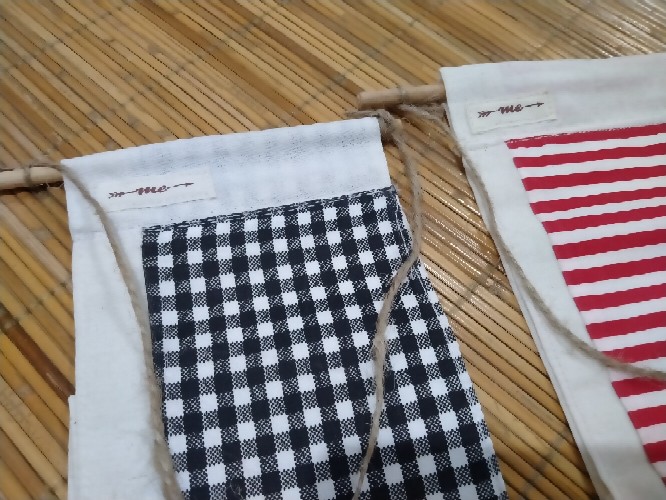 Tempat Tisu Motif Salur Merah