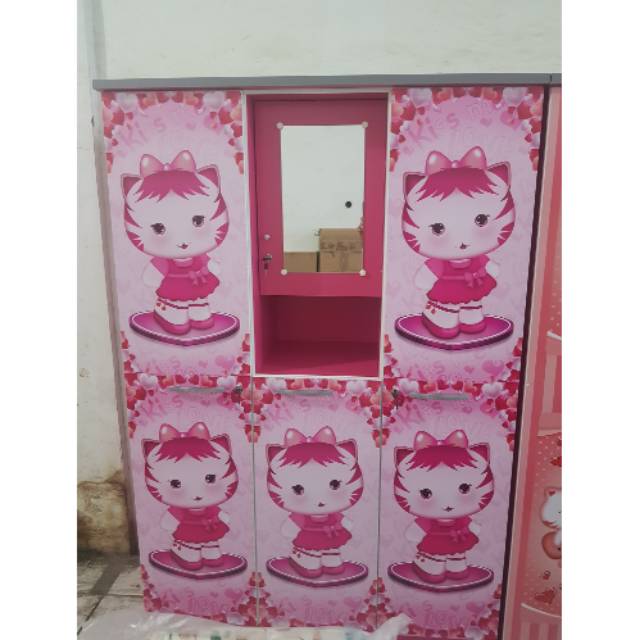 Lemari pakaian 3 pintu softboard karakter