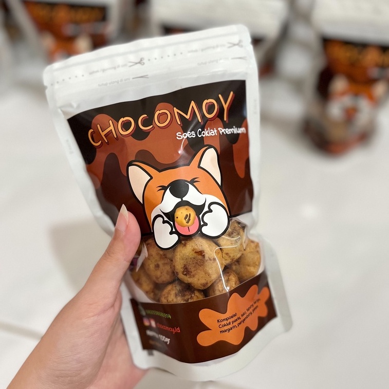 

Chocomoy | Soes Coklat Premium | Snack Coklat Enak Lumer | Cemilan Camilan Coklat Kekinian Lezat