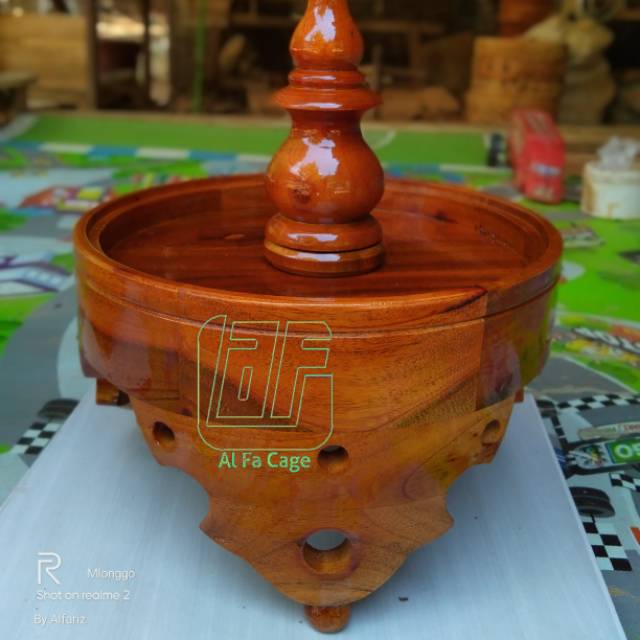 Tebok pleci motif lubang