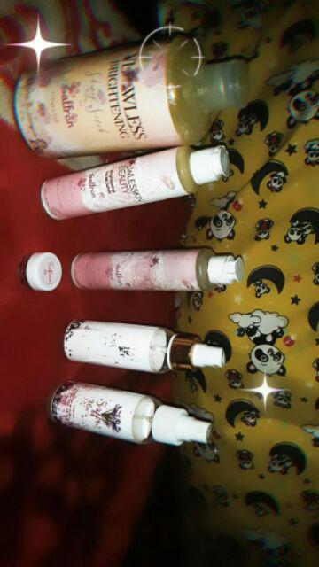 Vloowless Brightening Shower Scrub With Saffron