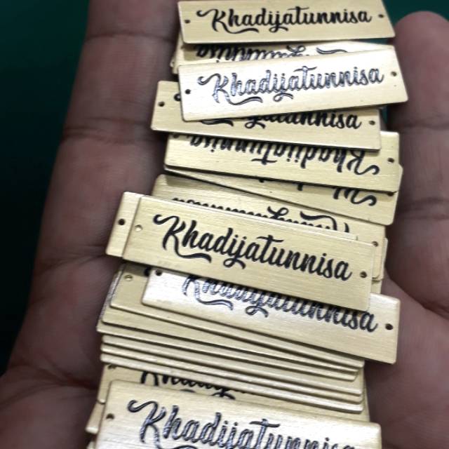 Label hijab plat logam