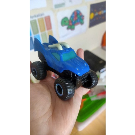 mainan monster truck biru