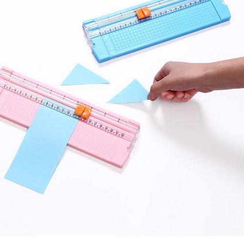 

Buruan Beli ALAT PEMOTONG KERTAS portable Paper Trimmer trimer mungil simpel produck viral