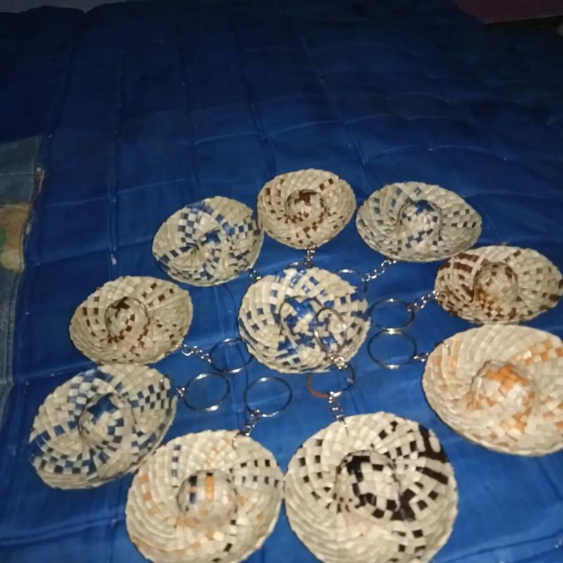Souvenir Gantungan Kunci Anyaman Pandan Topi Mini