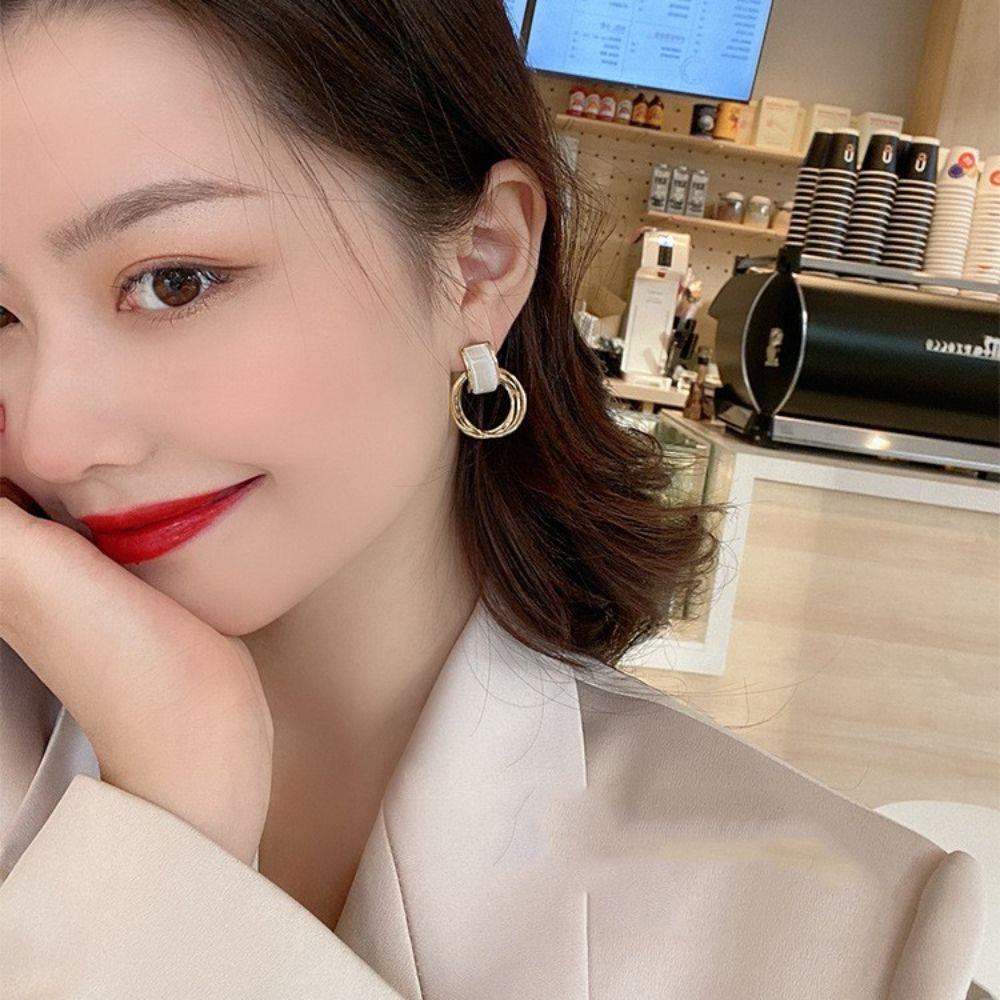 Mxbeauty Anting Bulat Geometris Elegan Retro Fashion Cocok Telinga Perhiasan Temperamen Wanita Earrings