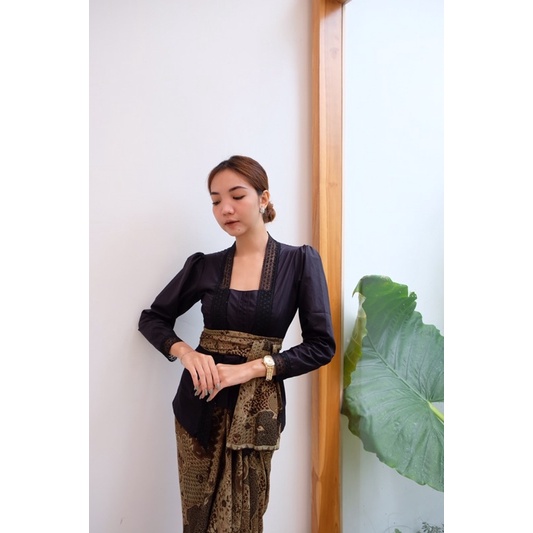 kebaya katun renda hitam