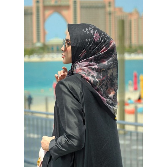 Preloved Buttonscarves Dubai Black XL