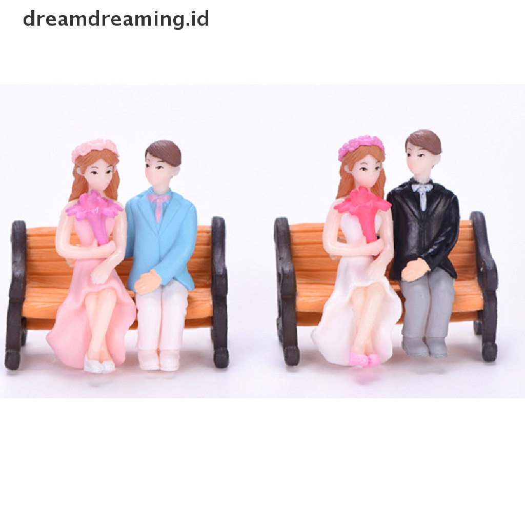 (dreamdreaming.id) 1 Pasang Miniatur Pasangan Kekasih Di Kursi Untuk Dekorasi Taman Mini / Hadiah