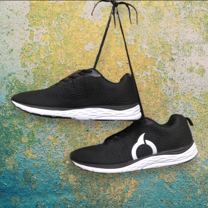SEPATU RUNNING ORTUSEIGHT VECTOR