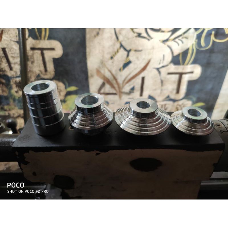 bosh boshing tromol depan tiger revo shock tirev & boshing tromol belakang king tutup kampas king pn