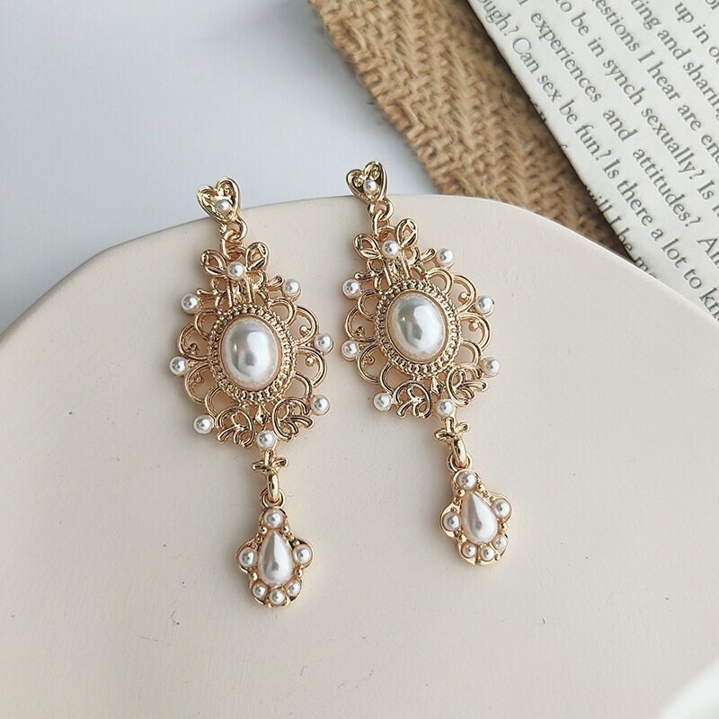 Anting Liontin Mutiara Ukir Gaya Gothic Untuk Hadiah Perhiasan Pesta Wanita