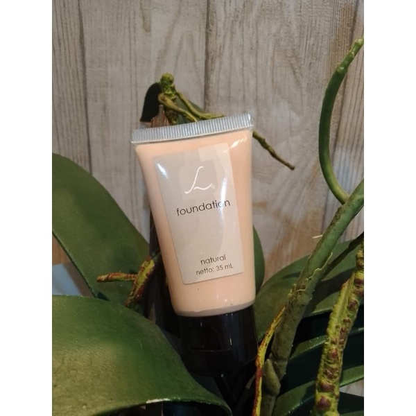 Foundation Larissa - Alas bedak