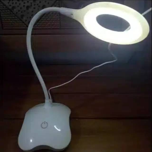 Lampu Belajar Dengan Tiang Fleksibel Besar Sentuh Nyala .