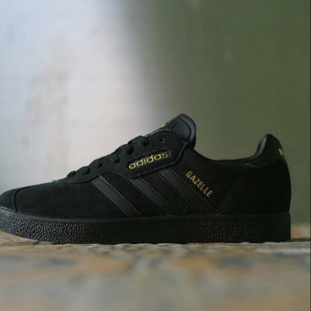 Sepatu casual "ADIDAS GAZELLE SUPER BLACK"