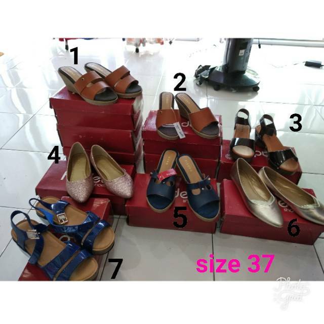 Sepatu sandal dan sandal wedges ori fladeo size 37