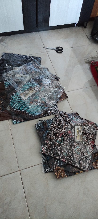 Couple Atasan Ayah Anak Ibu Batik Monokrom Semut Sarimbit Seragam Keluarga Kantori