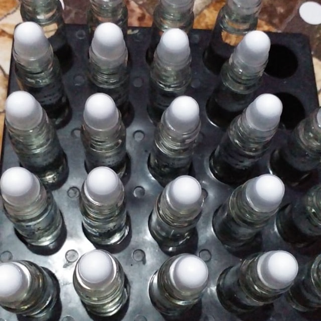 Rak parfum untuk botol 8 mili roll on