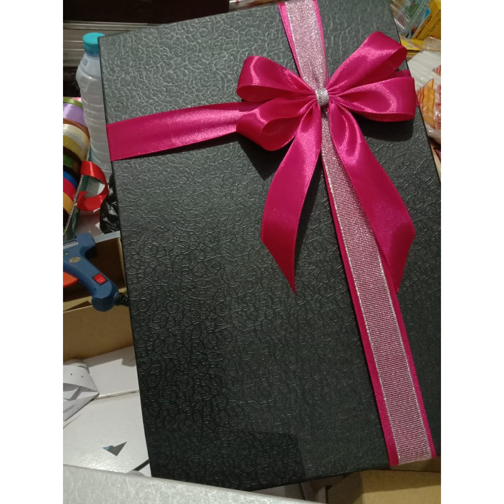 

Kotak kado / Gift box cover fancy paper classic kombinasi uk 30x20x10 cm
