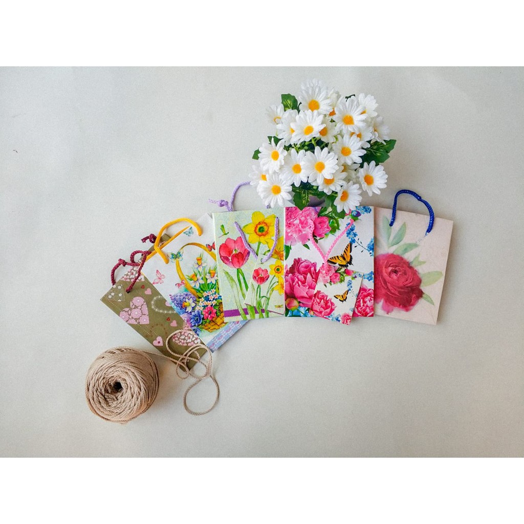 

Paper bag ukuran kecil cocok untuk hadiah kalung atau aksesoris. READ DESCRIPTION