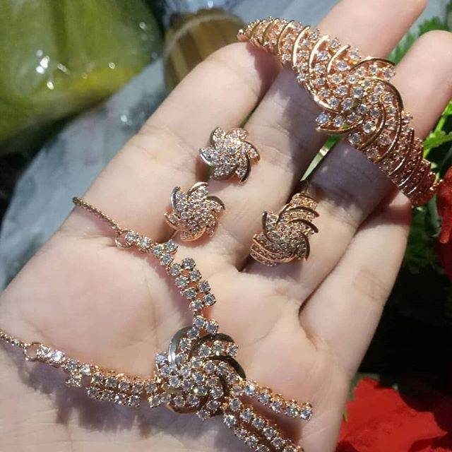 Set Tura Berlian Mewah