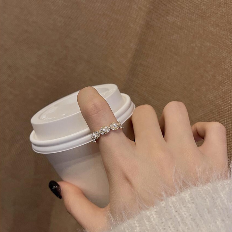 Cincin Baja Titanium Emas Mutiara Berlian Mewah Yang Elegan Perhiasan Fashion Wanita Rings Adjustable Size