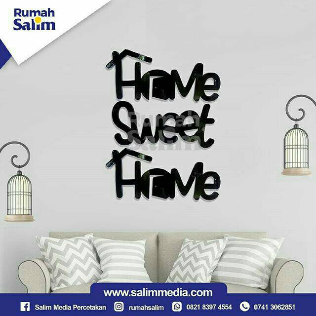 Tulisan kayu "Home Sweet Home" model pintu rumah