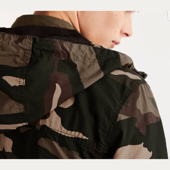 Jaket pria motif army corak Hijau