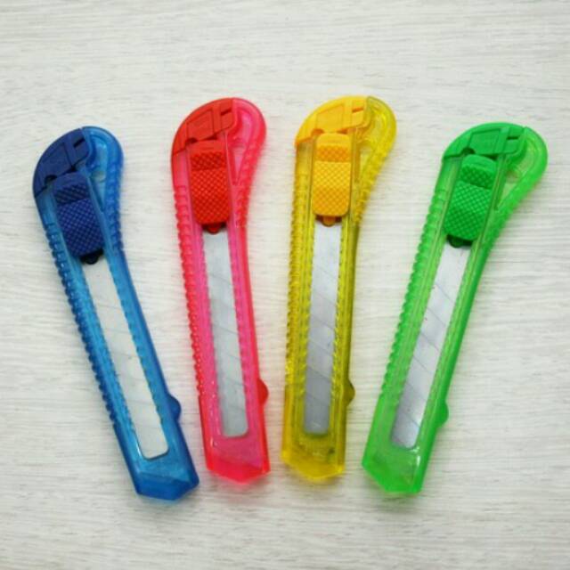 

Pisau cutter besar warna