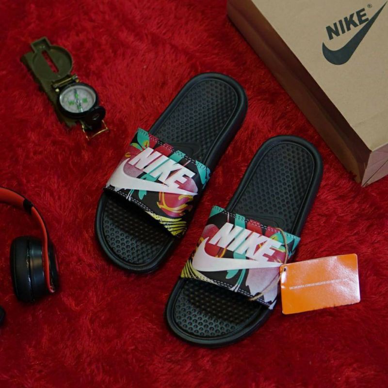 Sandal Pria/wanita Slop, Sandal Nike Benassi Swoosh Unisex, Sandal Slop Nike flip-flop Benassi slide