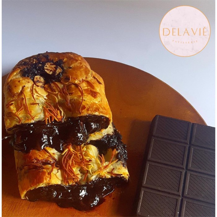 

COKELAT- CHOCO CHEESE PUFF (DELAVIE PATISSERIE) -COKELAT.