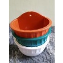 POT BUNGA GANTUNG ATAU TEMPEL PLASTIK PUTIH HIJAU DAN COKLAT / POT CANTIK DAN UNIK