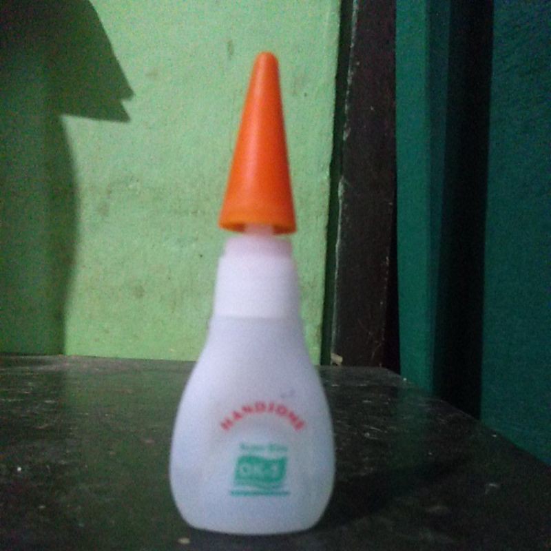 

LEM GLUE HANDSOME MURAH BELI 10 GRATIS 1