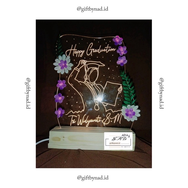 

Akrilik Flower/Kado wisuda/Kado ulang tahun/Kado anniversary/Kado murah