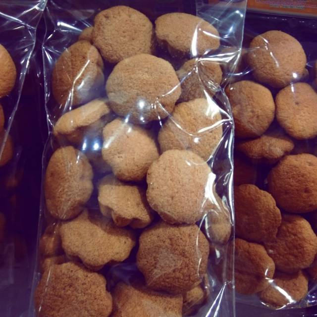 

Kue bolu kering sion