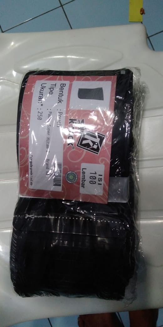 Standing Pouch Hitam Super Aluminium Foil 250 Gram 13x20 Cm Kpack
