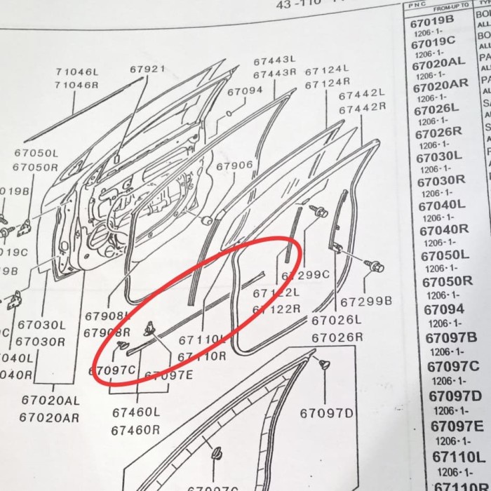 Karet Pintu Depan Outlander (bawah)