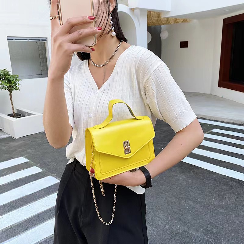 Tas Selempang Daily Wanita Simple Gaya Elegan Desain Polos Fashion Wanita